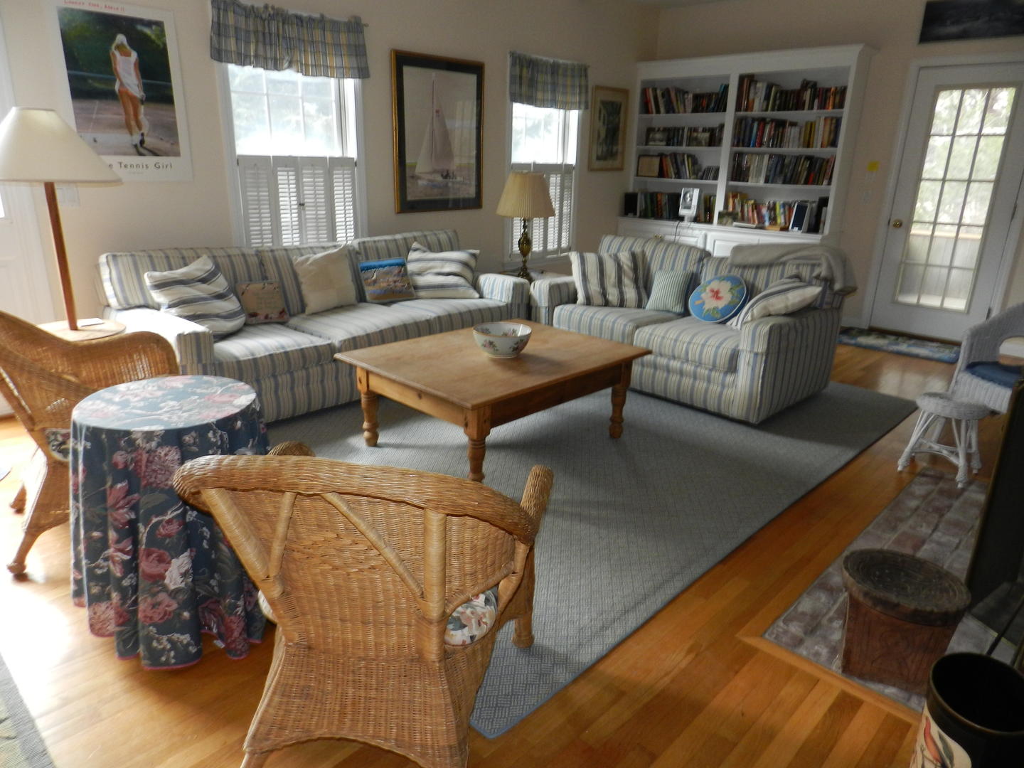 Cape Cod Home 994861