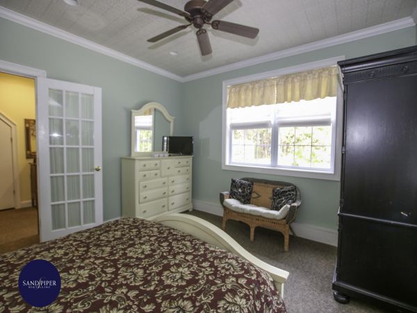Cape Cod Home 994862