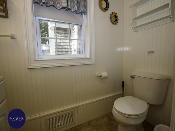 Cape Cod Home 994862