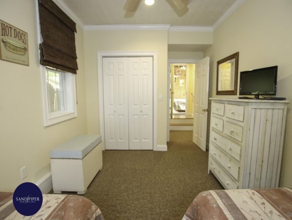 Cape Cod Home 994862