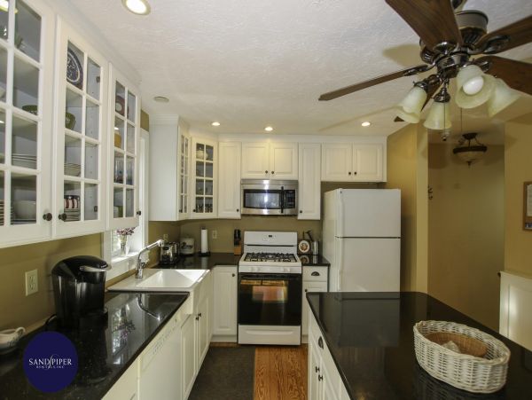 Cape Cod Home 994862