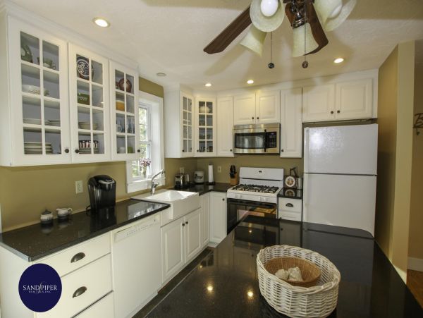 Cape Cod Home 994862