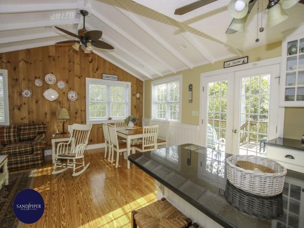 Cape Cod Home 994862