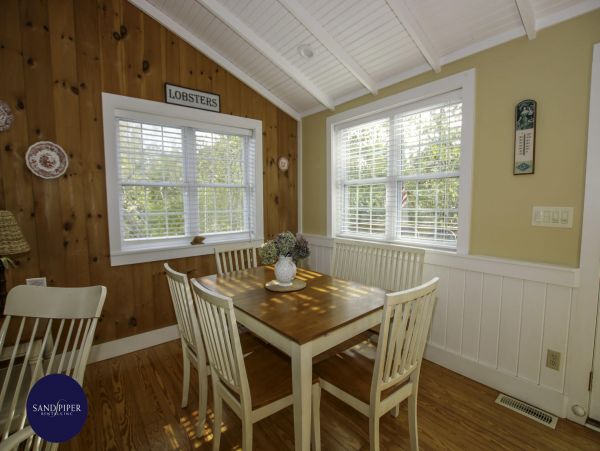 Cape Cod Home 994862