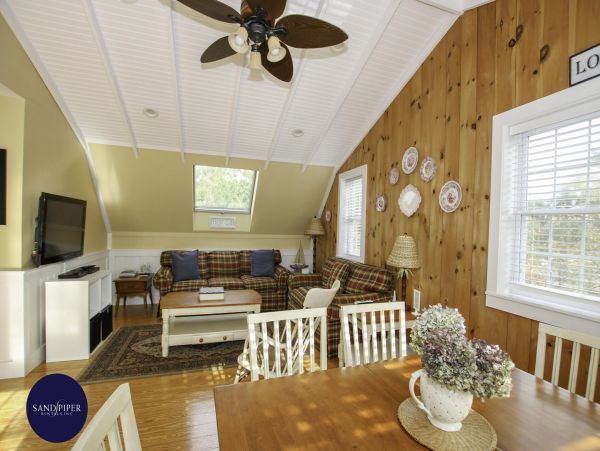 Cape Cod Home 994862