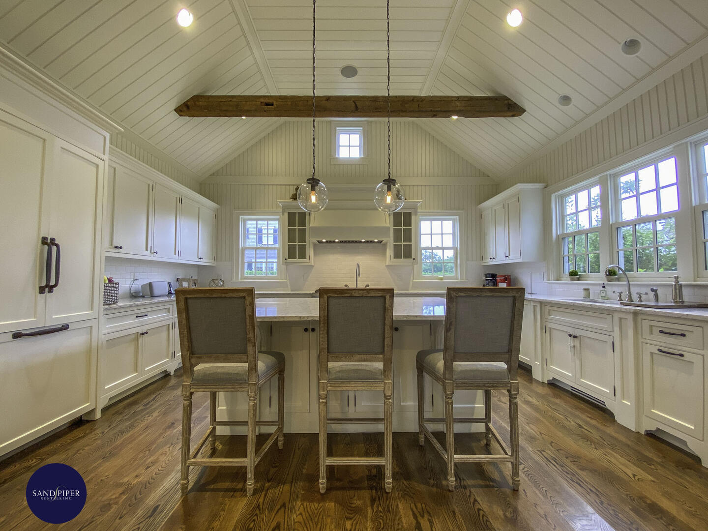 Cape Cod Home 994865