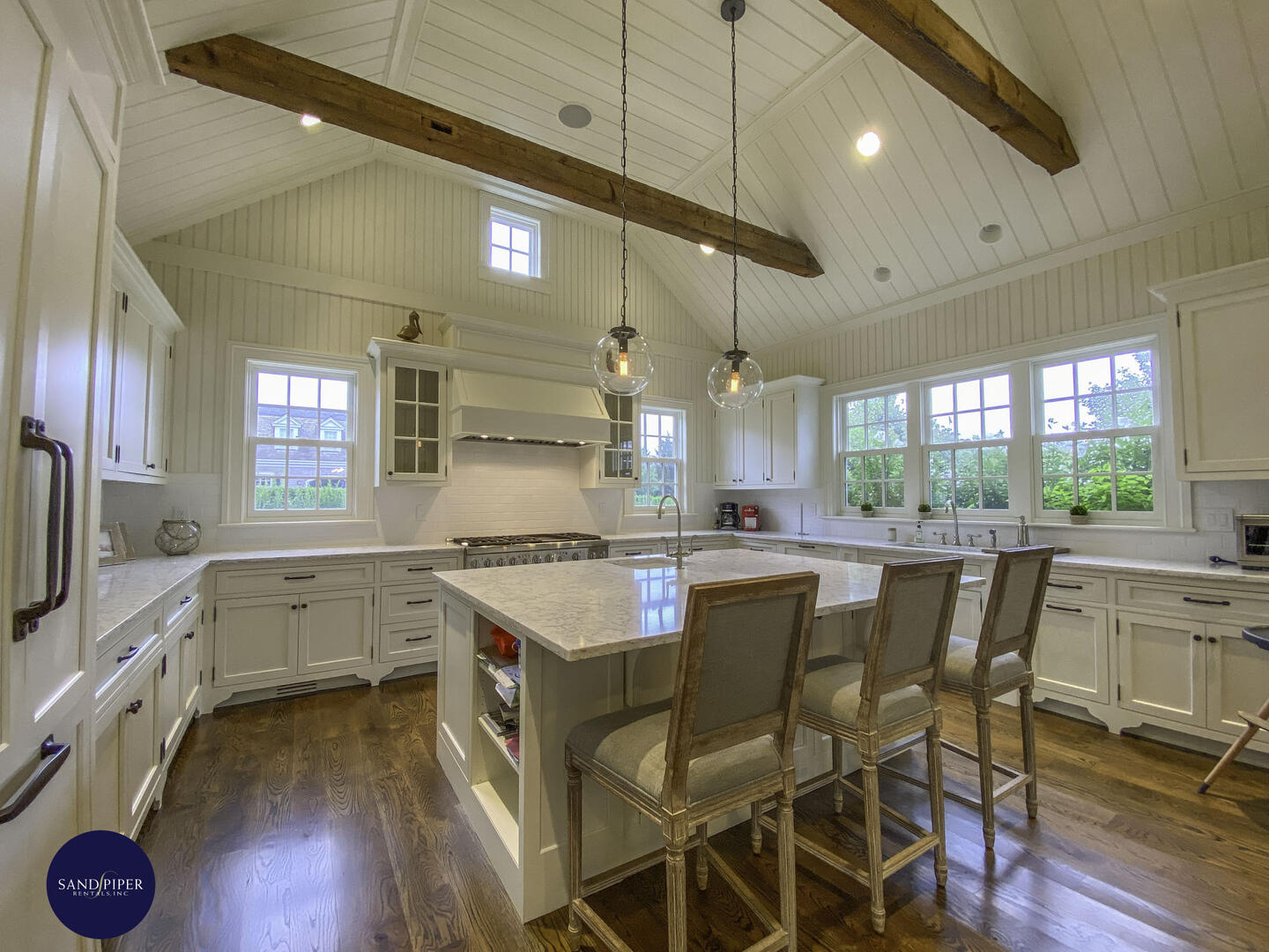 Cape Cod Home 994865