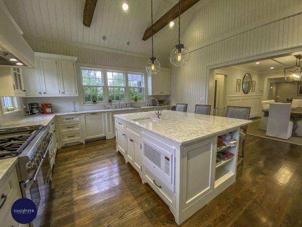 Cape Cod Home 994865