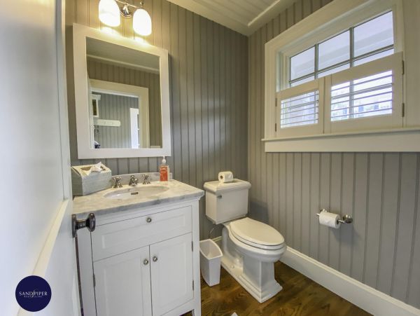 Cape Cod Home 994865