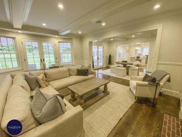 Cape Cod Home 994865