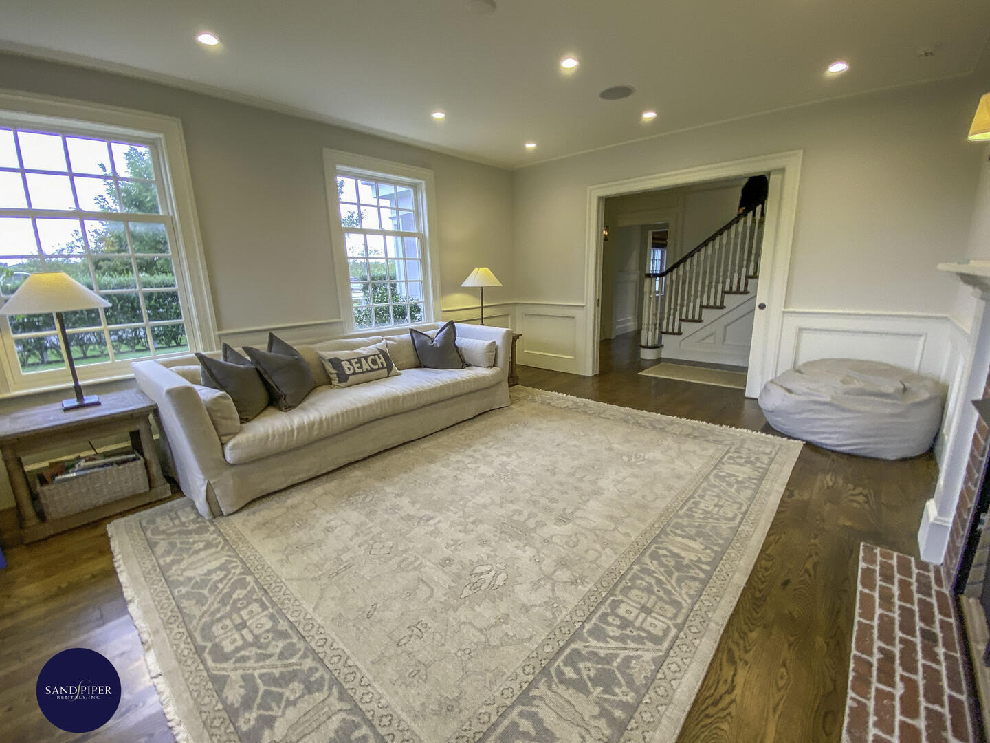 Cape Cod Home 994865