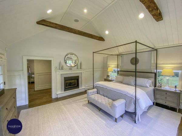 Cape Cod Home 994865