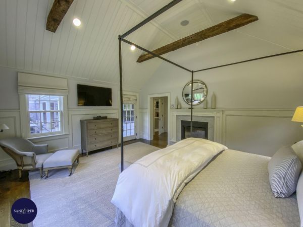 Cape Cod Home 994865