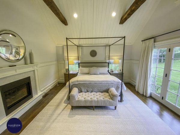 Cape Cod Home 994865