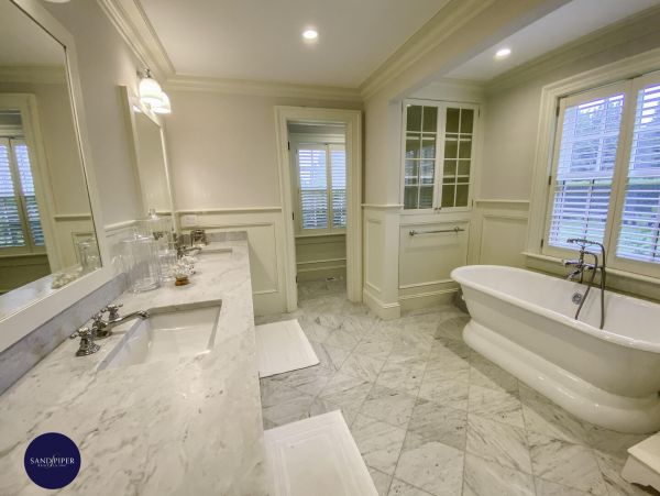 Cape Cod Home 994865