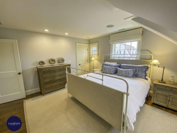 Cape Cod Home 994865