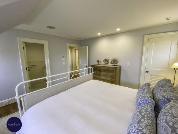 Cape Cod Home 994865