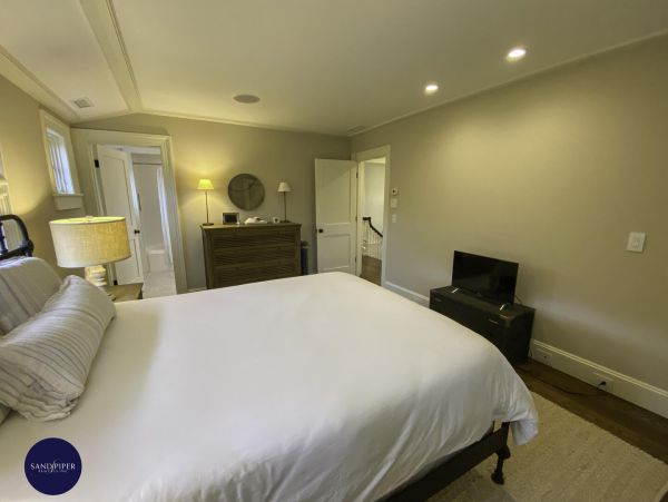 Cape Cod Home 994865