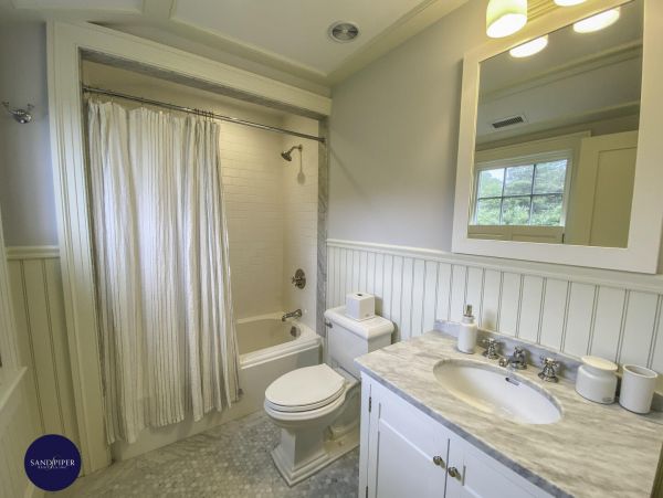 Cape Cod Home 994865