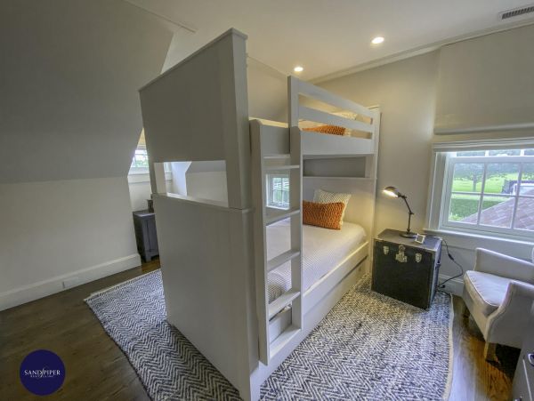 Cape Cod Home 994865