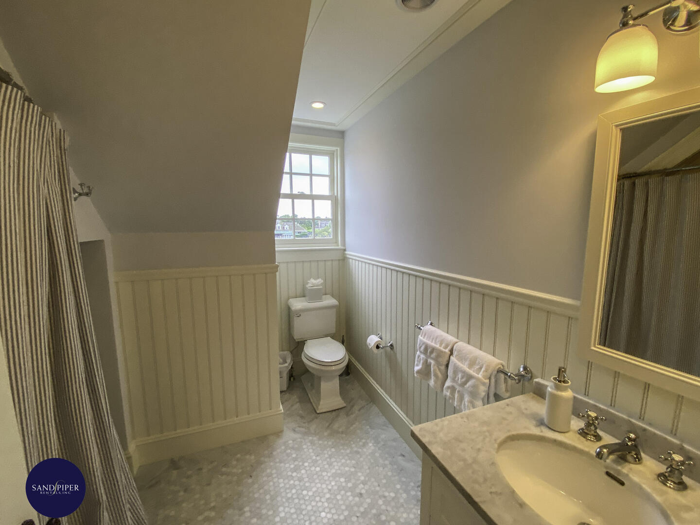 Cape Cod Home 994865