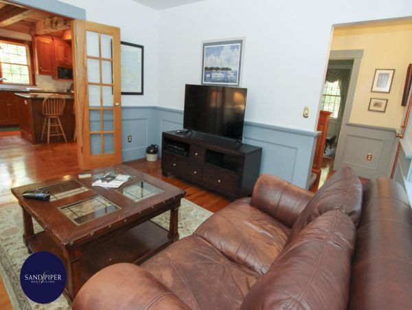 Cape Cod Home 994866