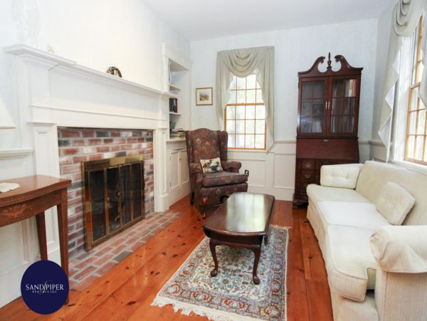 Cape Cod Home 994866