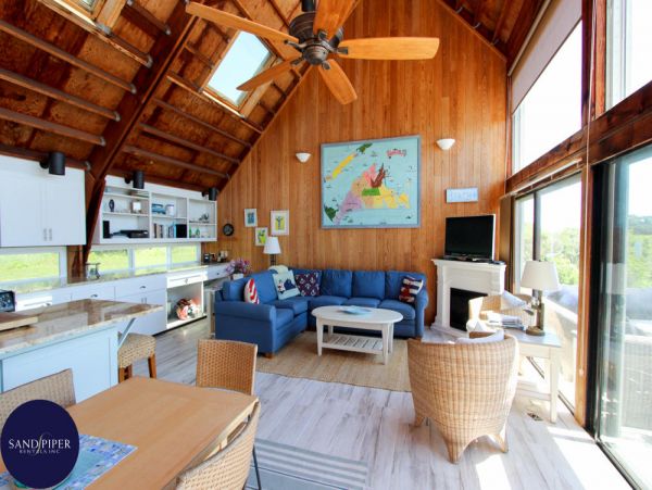Cape Cod Home 994867