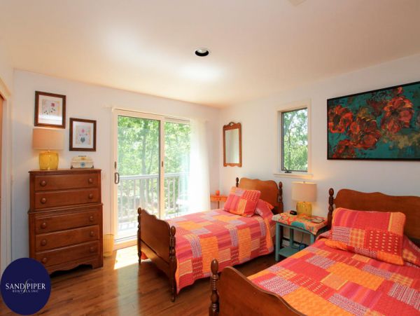 Cape Cod Home 994868