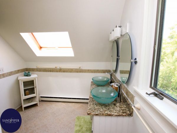 Cape Cod Home 994868