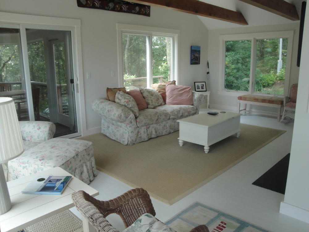 Cape Cod Home 994869