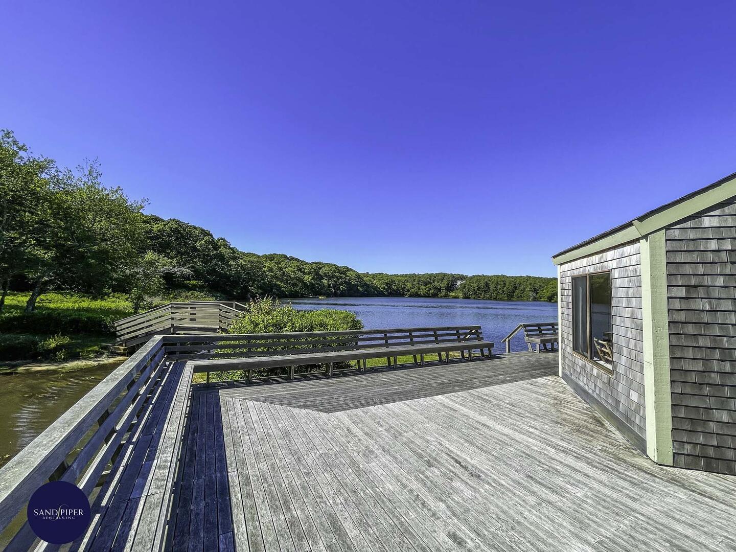 Cape Cod Home 994869