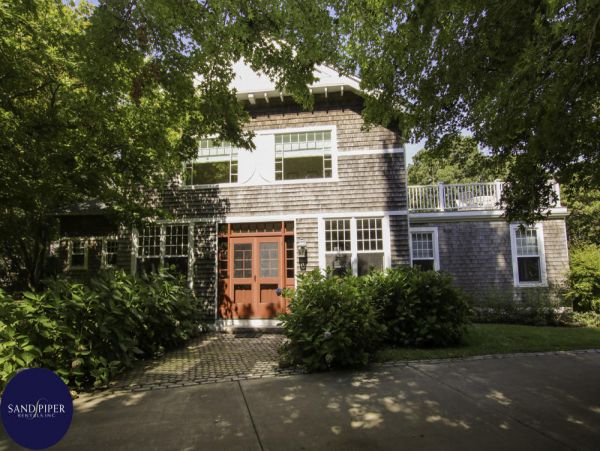 Cape Cod Home 994870
