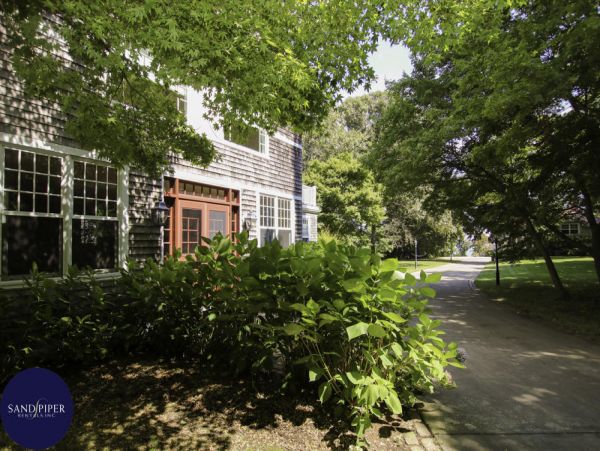 Cape Cod Home 994870