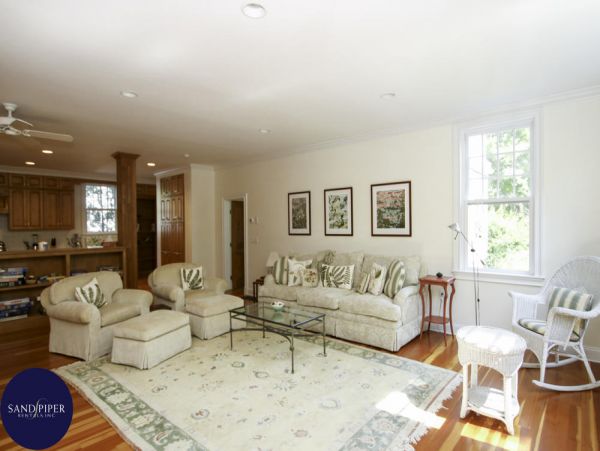 Cape Cod Home 994870
