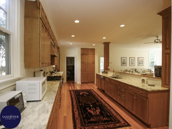 Cape Cod Home 994870