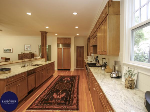 Cape Cod Home 994870