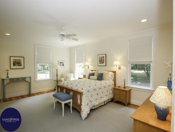 Cape Cod Home 994870
