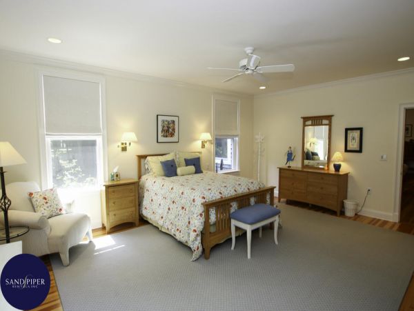 Cape Cod Home 994870