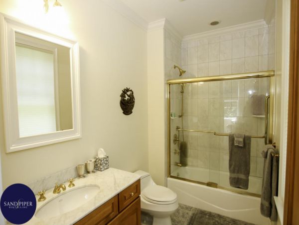 Cape Cod Home 994870