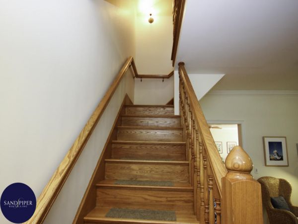 Cape Cod Home 994870