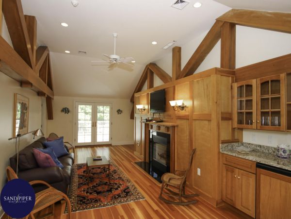 Cape Cod Home 994870