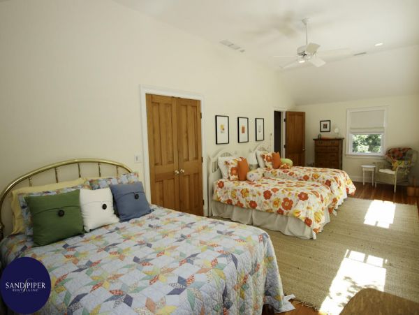 Cape Cod Home 994870