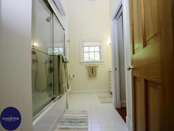 Cape Cod Home 994870