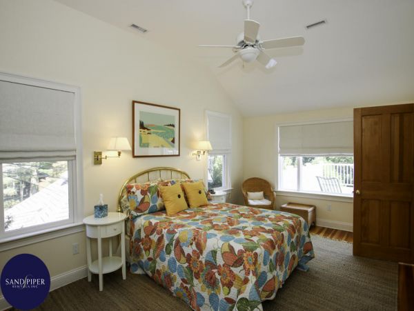 Cape Cod Home 994870