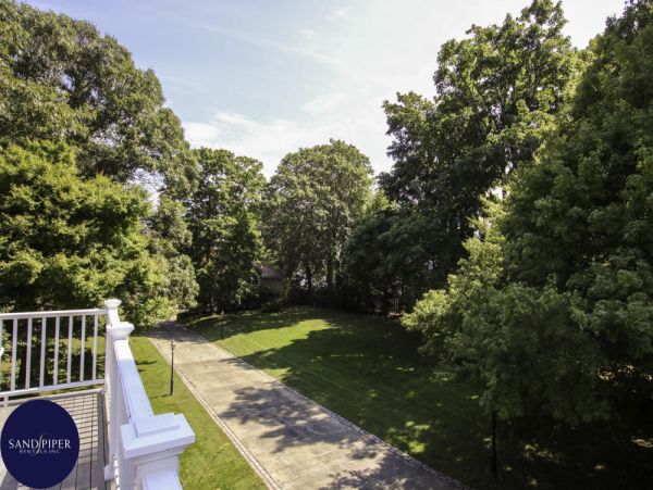 Cape Cod Home 994870