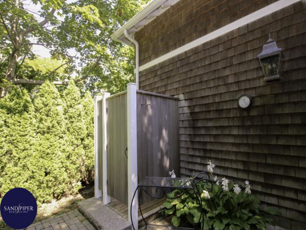 Cape Cod Home 994870