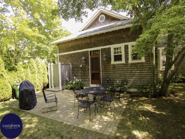 Cape Cod Home 994870