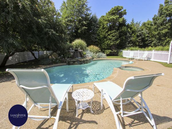 Cape Cod Home 994871