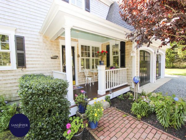 Cape Cod Home 994871